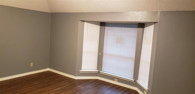 Building Photo - 4234 Briar Hill Dr