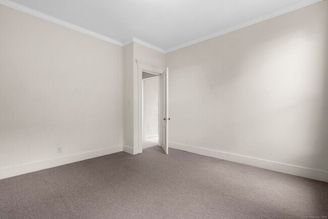 Building Photo - 113 E Main St