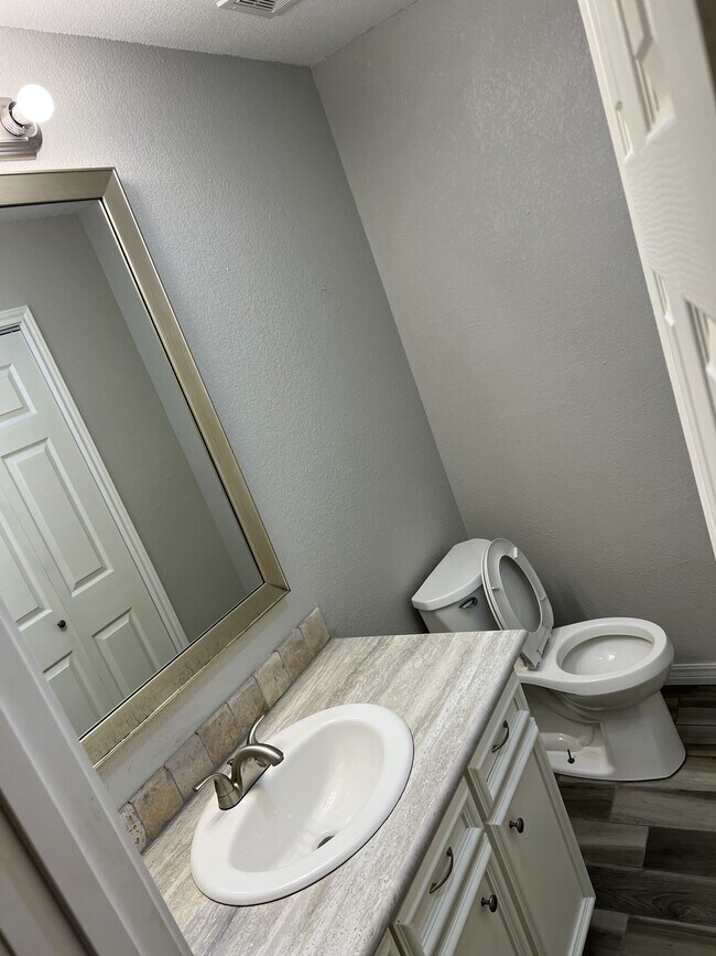 Building Photo - 812 Hardy Springs Cir