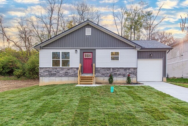 Primary Photo - College Hill- New Construction! Stunning 3...
