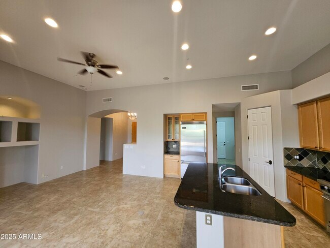 Building Photo - 11290 E Whitethorn Dr