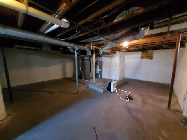 Building Photo - 4 Bedroom House for June 1st