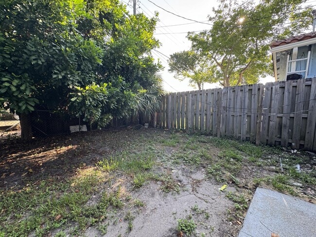 Building Photo - 2881 NW 11th Pl