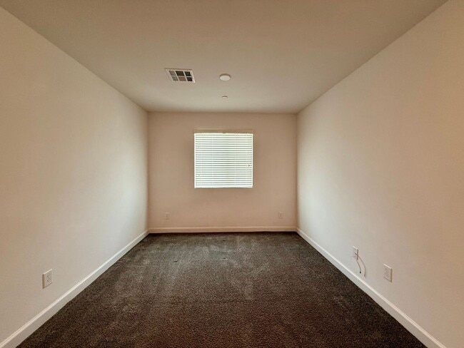 Building Photo - 3 BED 2.5 BATH 2 CAR GARAGE TOWNHOUSE w/ LOFT in CADENCE FOR RENT!