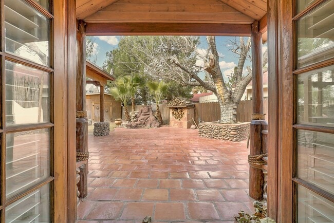 Building Photo - Upper Valley 3 Bedroom 2 Bath