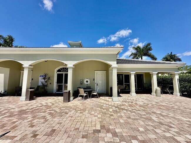 Building Photo - 1425 Mariposa Cir