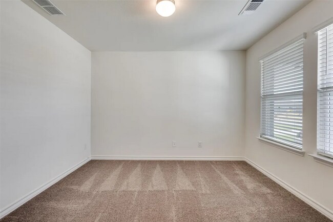 Building Photo - 749 Windsor Dr