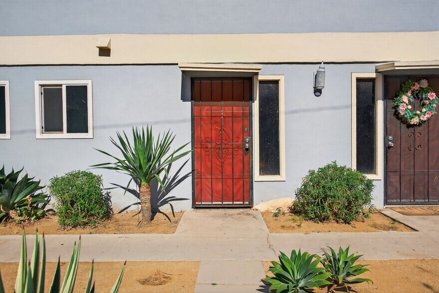 Building Photo - 13392 Magnolia St