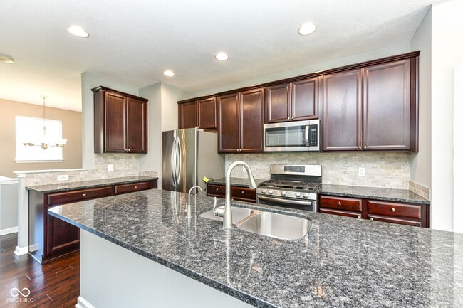 Building Photo - 9050 Mercer Dr