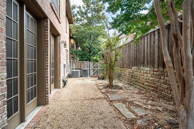 Building Photo - 2415 Greymoore Dr