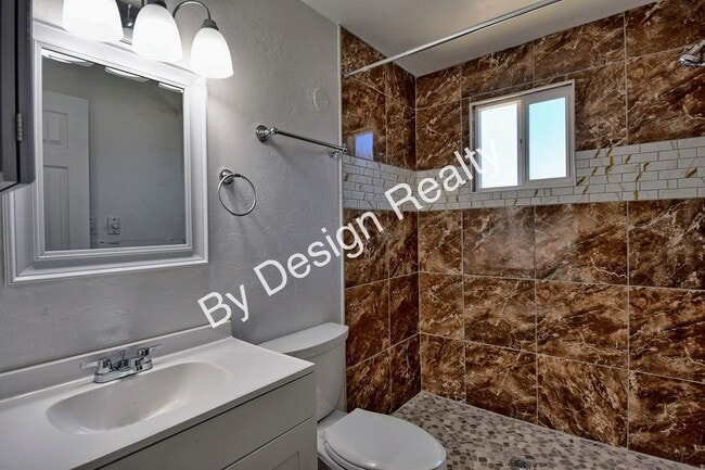 Building Photo - Updated Midtown 1 Bed 1 Bath