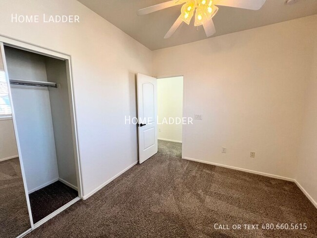 Building Photo - 1318 S Owl Dr