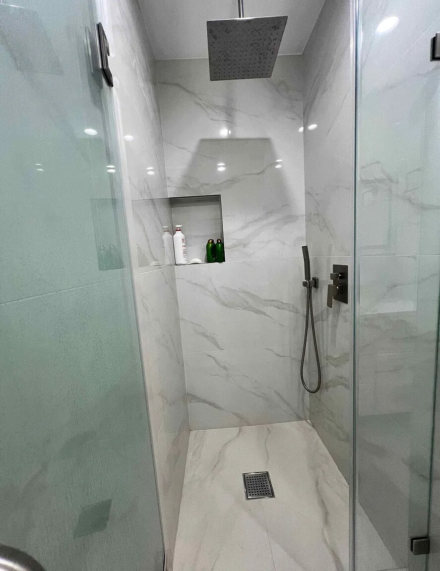 Building Photo - 8852 Bluffdale Dr