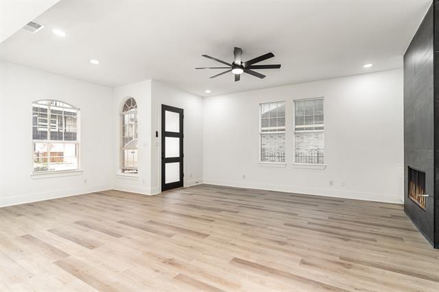 Building Photo - 2422 Vagas St