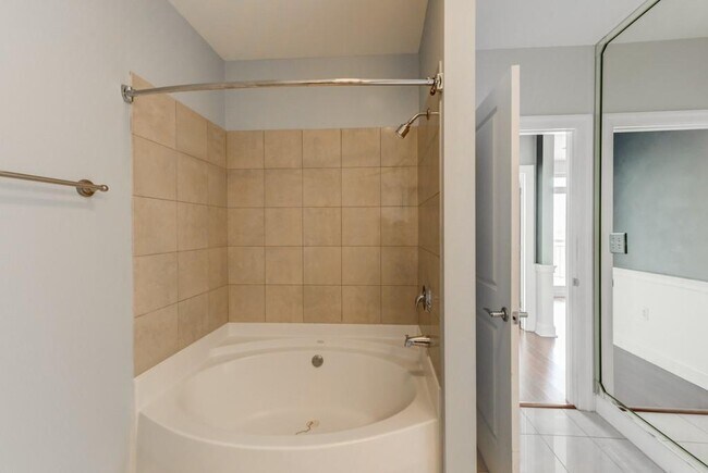 Building Photo - 325 East Paces Ferry Rd NE