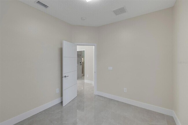 Building Photo - 1420 Sun Meadow Dr
