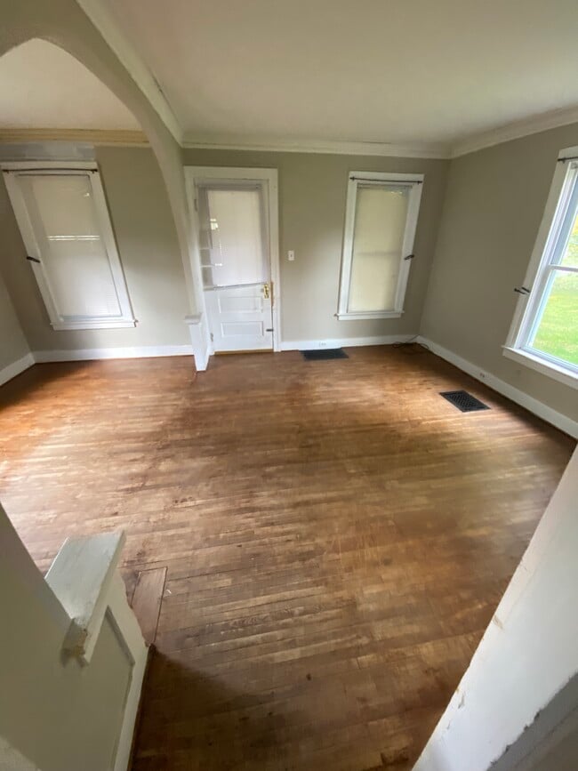 Building Photo - 48 Grove St