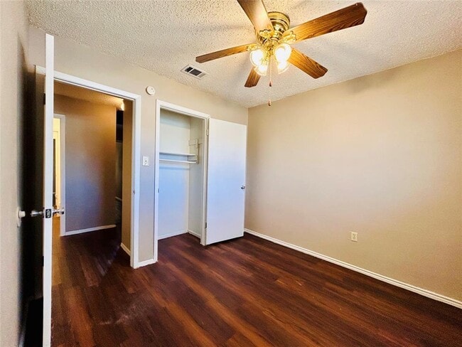 Building Photo - 1502 No Mor Cove