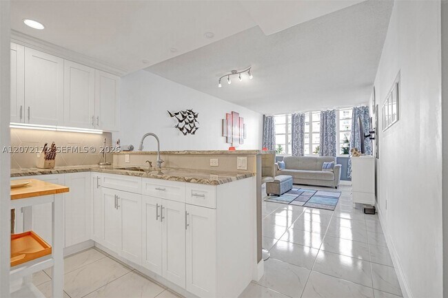 Building Photo - 1351 NE Miami Gardens Dr