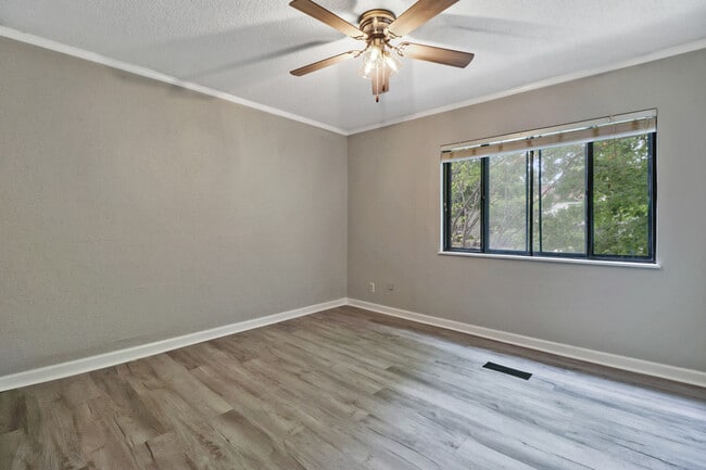 Building Photo - 40 Wilshire Heights Dr