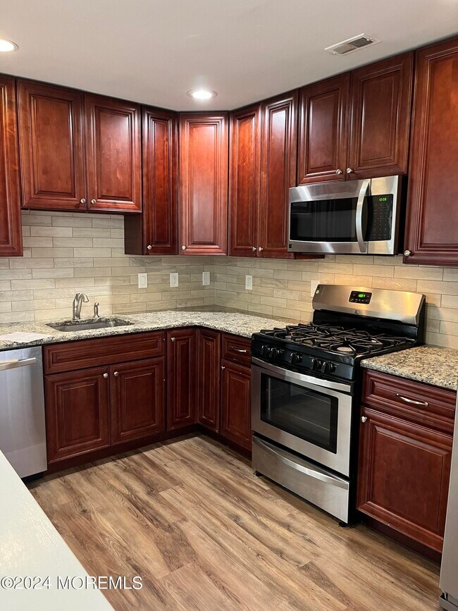 Building Photo - 156 Brookfield Dr