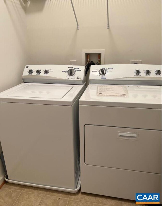 Building Photo - 154 Holly Hill Dr