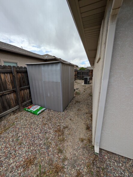 Building Photo - 3164 1/2 Glendam Drive