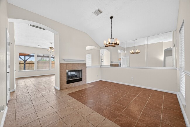 Building Photo - 23914 Glengate Dr
