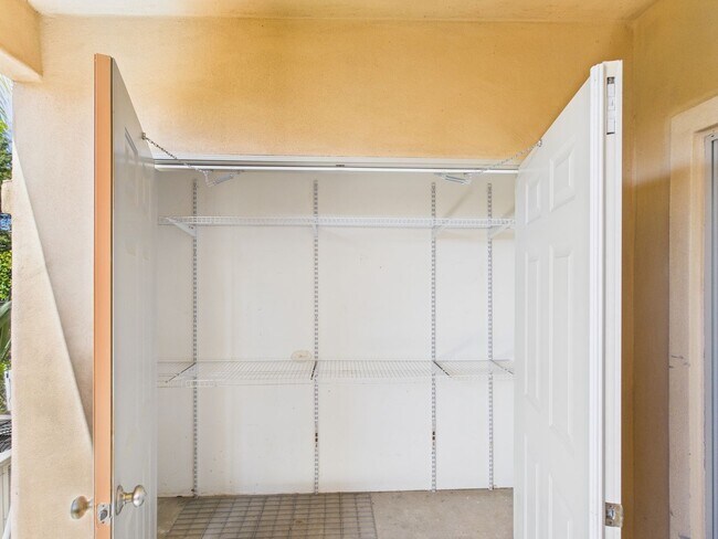 Building Photo - NEW NEW NEW remodeled -3bedroom/3bath Town...