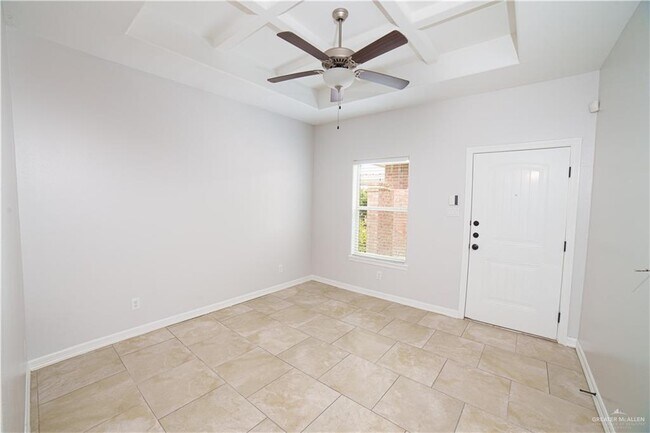 Building Photo - 704 S Linda St