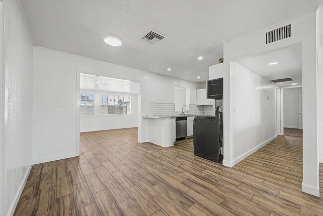Building Photo - 3519 W Orchid Ln