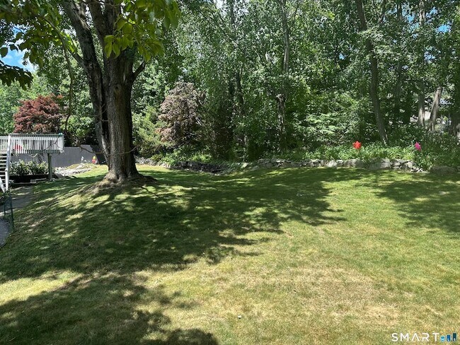 Building Photo - 10 Donohue Dr