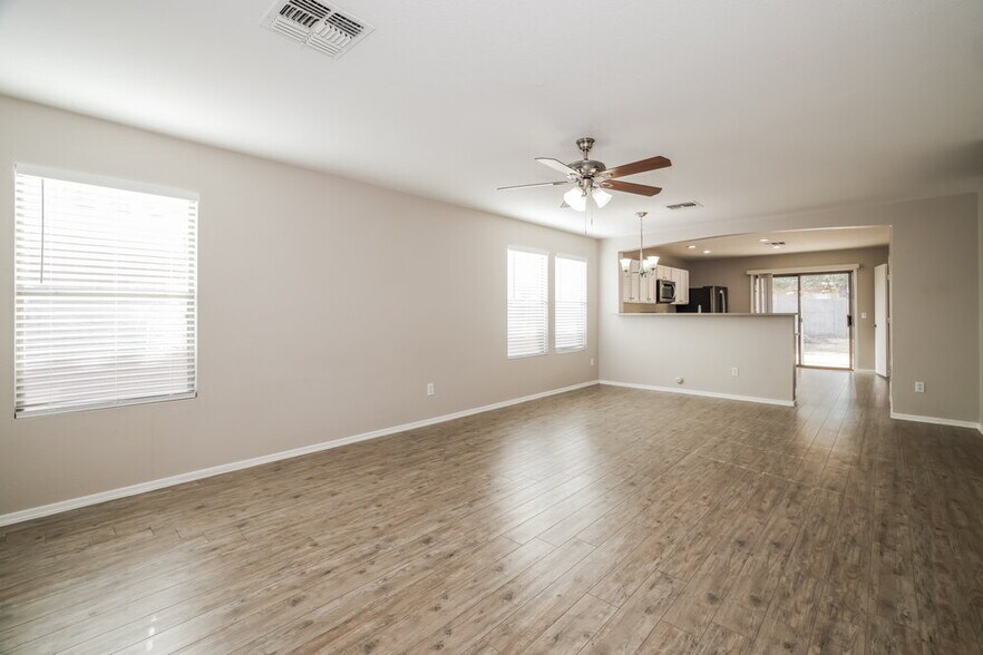 Building Photo - 2879 W Five Mile Peak Dr