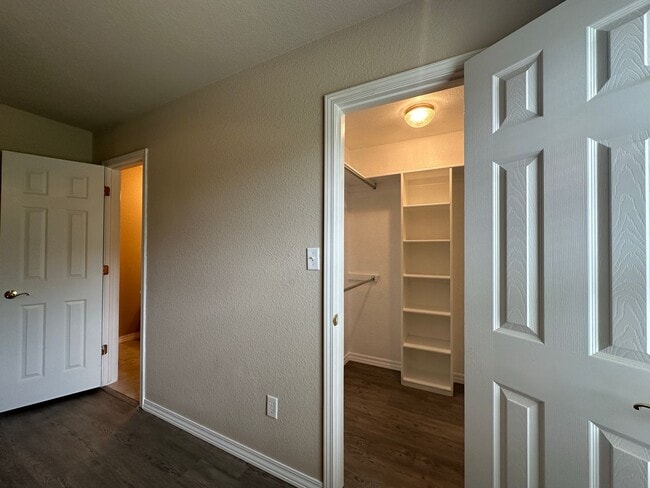 Building Photo - Beautiful Move In Ready 3 Bed 2 Bath for R...