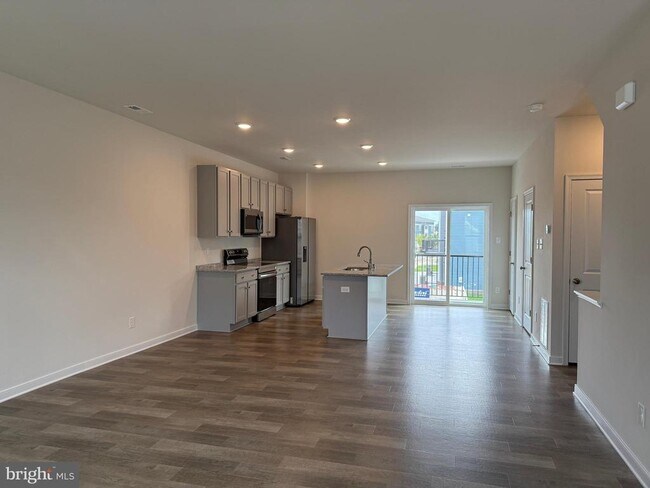 Building Photo - 2125 Grand Reserve Ln
