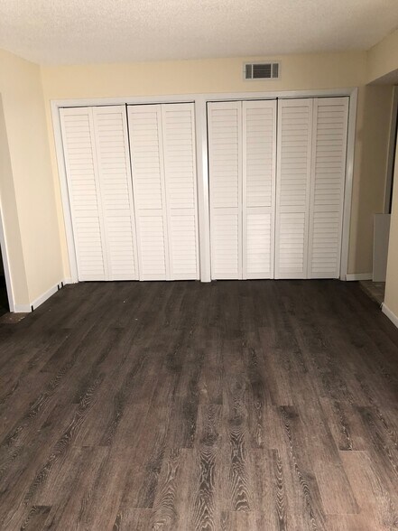 Lots of storage! - 515 Basswood Ave