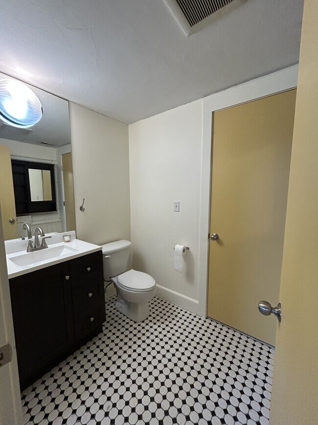 Building Photo - 28 Adams St