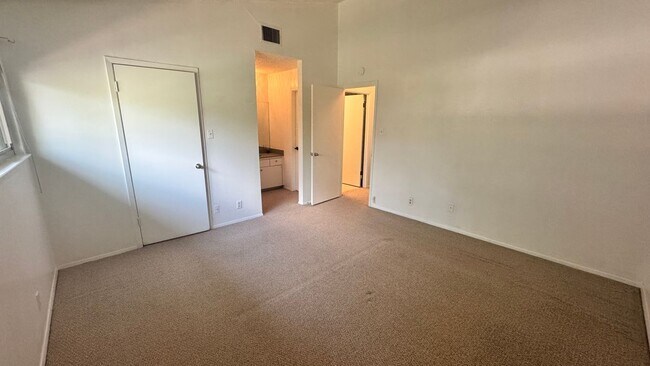 Building Photo - 8903 Trone Cir