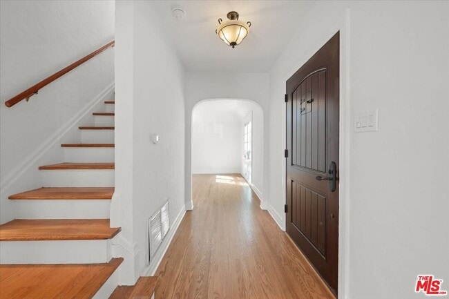 Building Photo - 6233 W 6th St