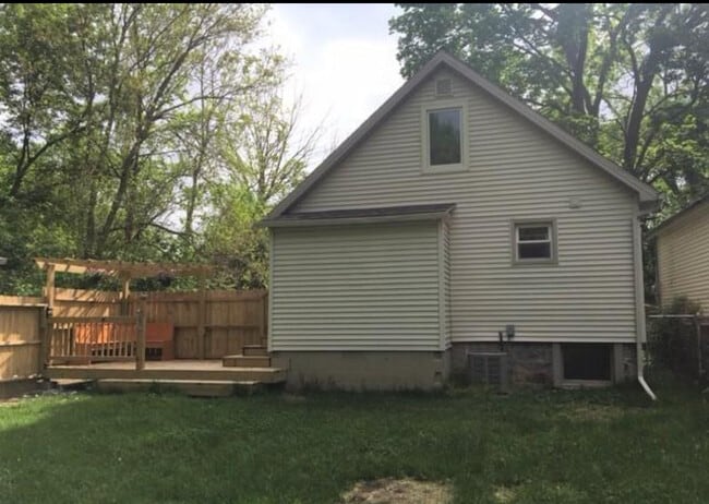 Building Photo - 1802 Ada St