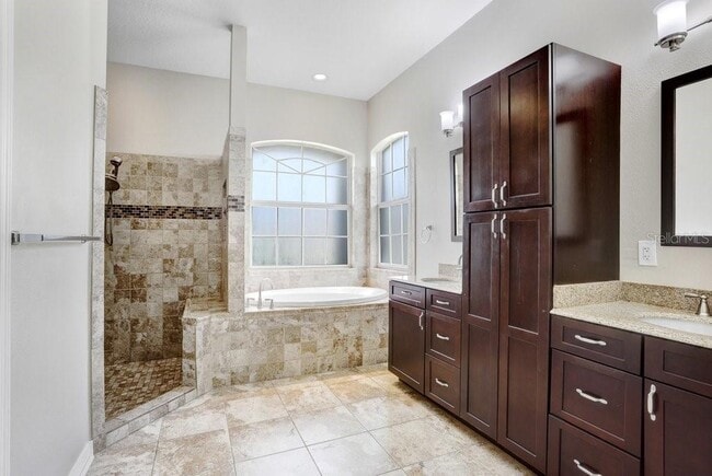 Building Photo - 7005 Cohasset Cir