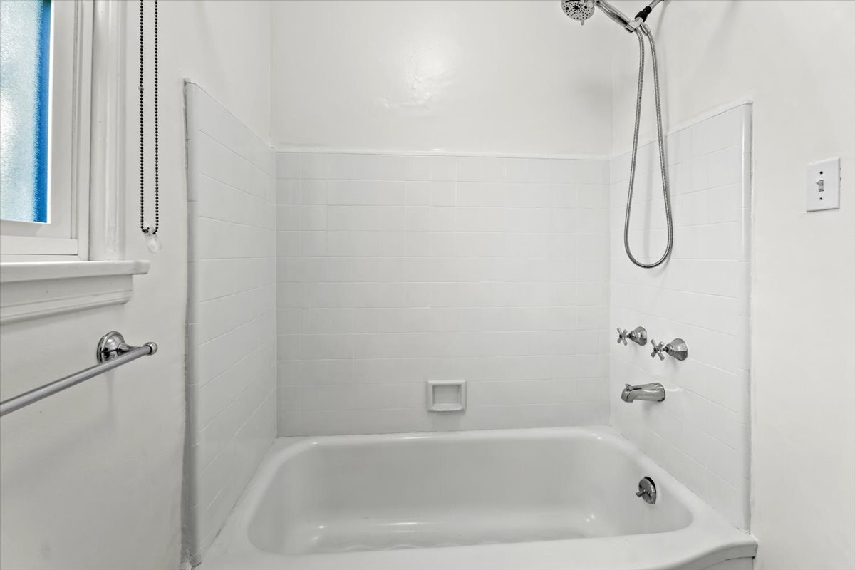 Building Photo - 1518 Yale St