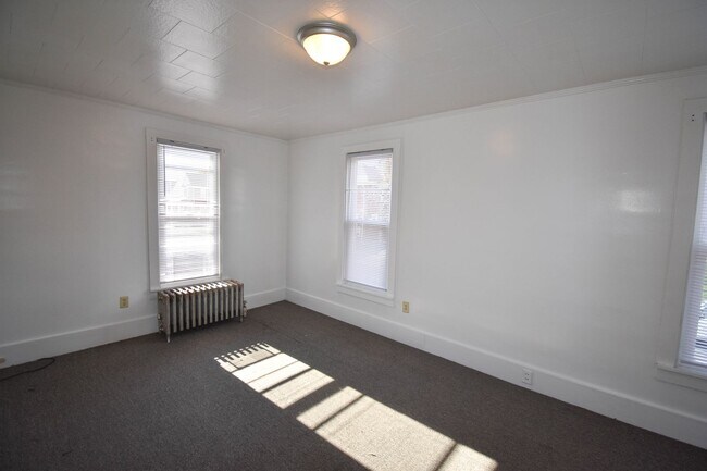 Building Photo - 330 S Fairview St
