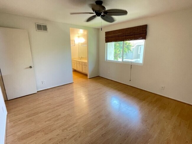 Building Photo - **Coming Soon** Modern Irvine Townhome in ...