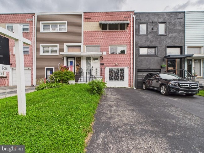 Primary Photo - 2033 Valleyview Dr