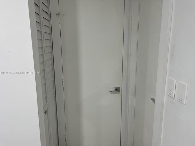 Building Photo - 9953 SW 154th Ct