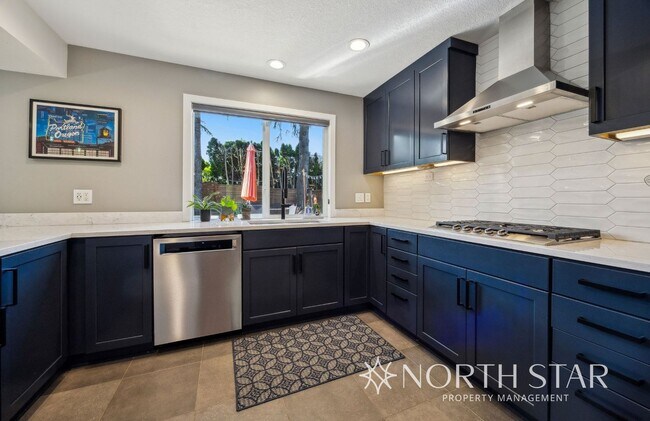 Building Photo - Beautifully Updated Contemporary Home in t...