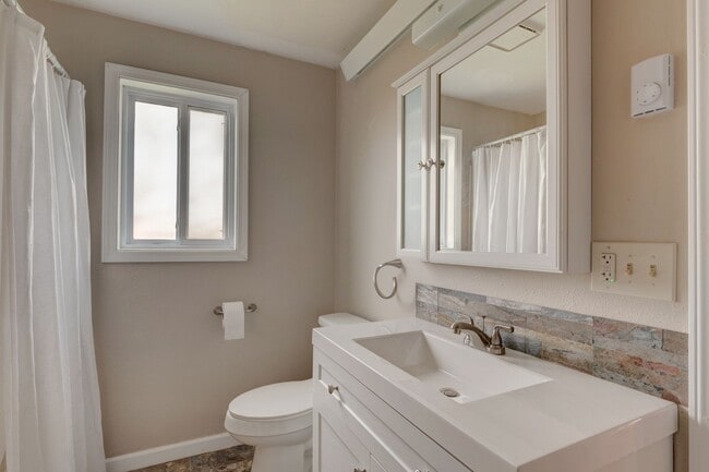 Building Photo - 3 Bed 2 Bath Country living (Landscaping I...