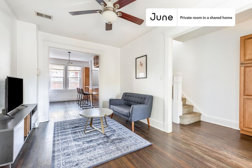Building Photo - Room in Shared 3 bed/2 bath home