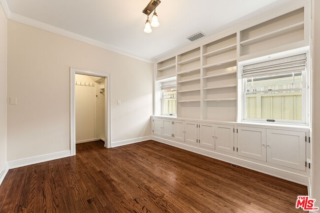 Building Photo - 602 11th St